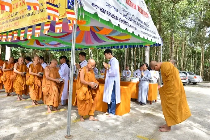 Chùm ảnh khóa tu truyền thống hệ phái Khất sĩ ngày thứ 4 image-1731942908876