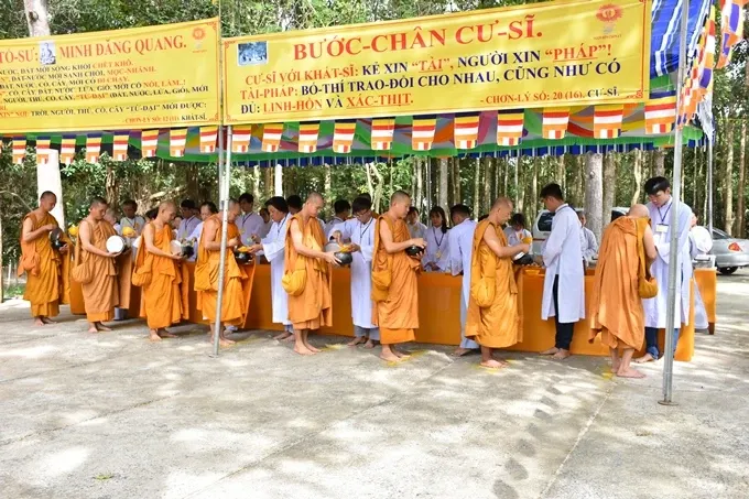 Chùm ảnh khóa tu truyền thống hệ phái Khất sĩ ngày thứ 4 image-1731942909789