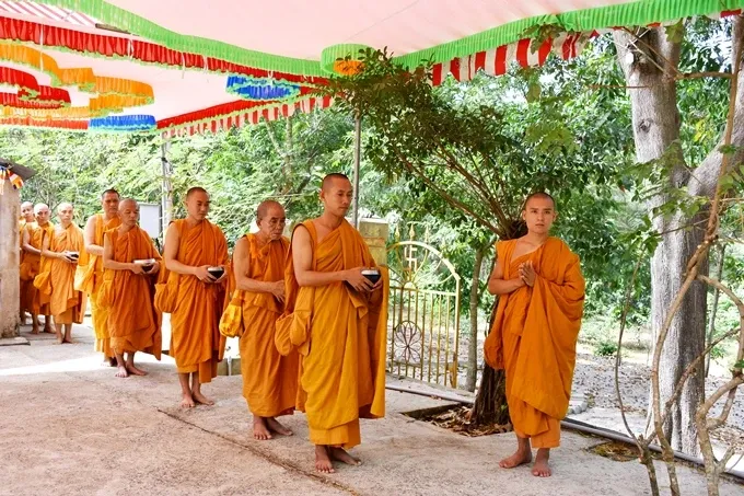 Chùm ảnh khóa tu truyền thống hệ phái Khất sĩ ngày thứ 4 image-1731942910593