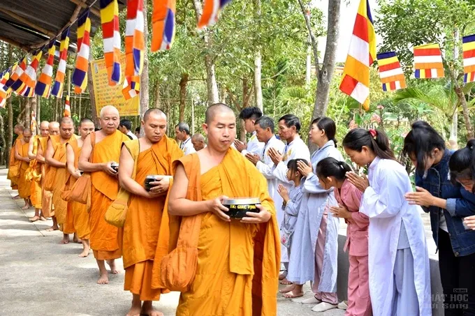 Chùm ảnh khóa tu truyền thống hệ phái Khất sĩ ngày thứ 4 image-1731942911332