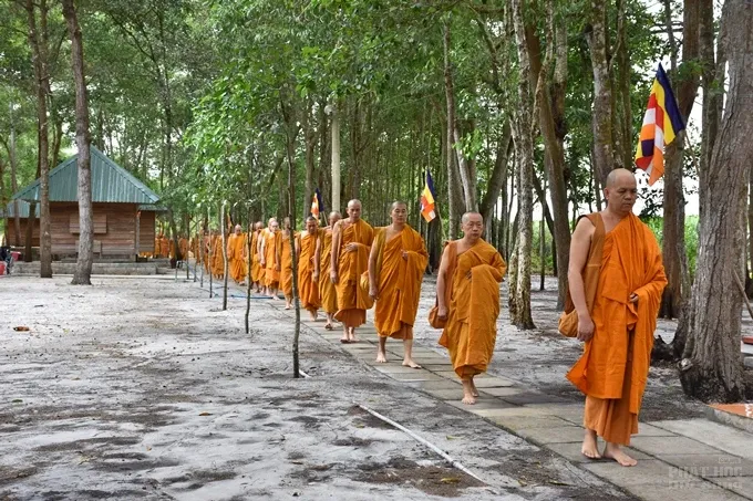 Chùm ảnh khóa tu truyền thống hệ phái Khất sĩ ngày thứ 4 image-1731942916292