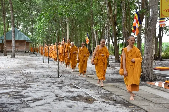 Chùm ảnh khóa tu truyền thống hệ phái Khất sĩ ngày thứ 4 image-1731942918029