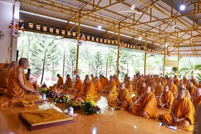 Chùm ảnh khóa tu truyền thống hệ phái Khất sĩ ngày thứ 5 image-1731943538126