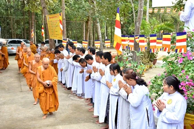 Chùm ảnh khóa tu truyền thống hệ phái Khất sĩ ngày thứ 5 image-1731943538852