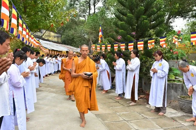 Chùm ảnh khóa tu truyền thống hệ phái Khất sĩ ngày thứ 5 image-1731943541170