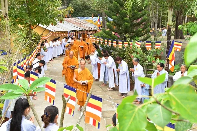 Chùm ảnh khóa tu truyền thống hệ phái Khất sĩ ngày thứ 5 image-1731943541978