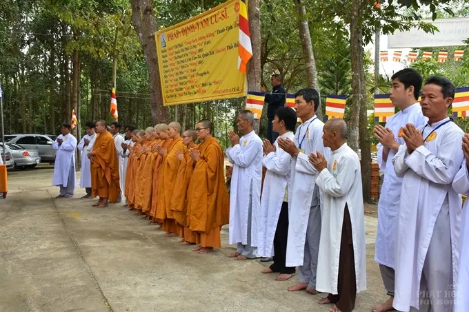 Chùm ảnh khóa tu truyền thống hệ phái Khất sĩ ngày thứ 5 image-1731943542717