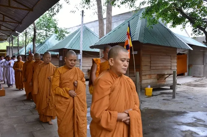 Chùm ảnh khóa tu truyền thống hệ phái Khất sĩ ngày thứ 5 image-1731943546020