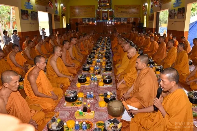 Chùm ảnh khóa tu truyền thống hệ phái Khất sĩ ngày thứ 5 image-1731943546808