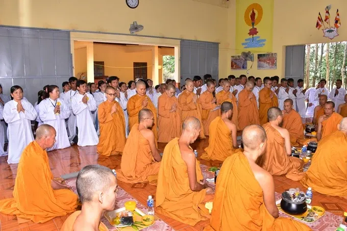 Chùm ảnh khóa tu truyền thống hệ phái Khất sĩ ngày thứ 5 image-1731943547496