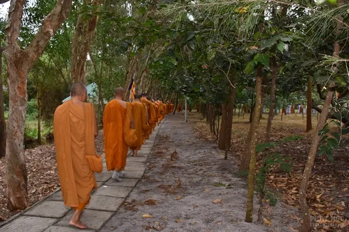 Chùm ảnh khóa tu truyền thống hệ phái Khất sĩ ngày thứ 5 image-1731943555084