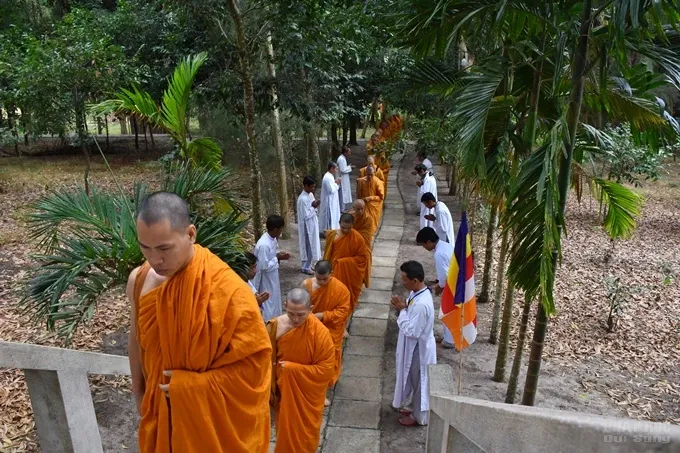 Chùm ảnh khóa tu truyền thống hệ phái Khất sĩ ngày thứ 5 image-1731943555810