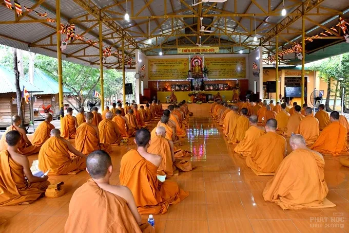 Chùm ảnh khóa tu truyền thống hệ phái Khất sĩ ngày thứ 6 8 Chùm ảnh khóa tu truyền thống hệ phái Khất sĩ ngày thứ 6 image-1731943520188