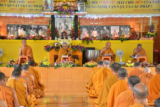 Chùm ảnh khóa tu truyền thống hệ phái Khất sĩ ngày thứ 7 image-1731943123499