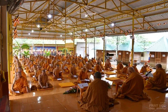 Chùm ảnh khóa tu truyền thống hệ phái Khất sĩ ngày thứ 7 image-1731943124330