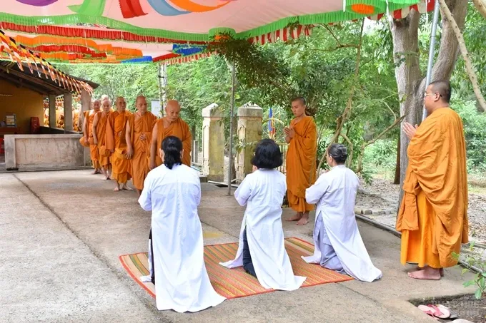 Chùm ảnh khóa tu truyền thống hệ phái Khất sĩ ngày thứ 7 12 Chùm ảnh khóa tu truyền thống hệ phái Khất sĩ ngày thứ 7 image-1731943129101