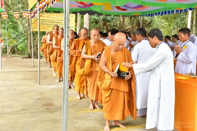 Chùm ảnh khóa tu truyền thống hệ phái Khất sĩ ngày thứ 7 13 Chùm ảnh khóa tu truyền thống hệ phái Khất sĩ ngày thứ 7 image-1731943129850