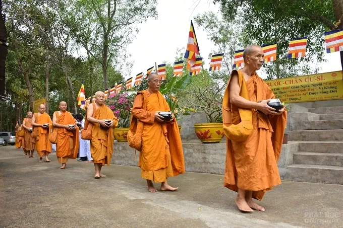 Chùm ảnh khóa tu truyền thống hệ phái Khất sĩ ngày thứ 7 15 Chùm ảnh khóa tu truyền thống hệ phái Khất sĩ ngày thứ 7 image-1731943131492