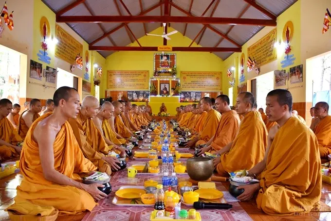 Chùm ảnh khóa tu truyền thống hệ phái Khất sĩ ngày thứ 7 image-1731943136001