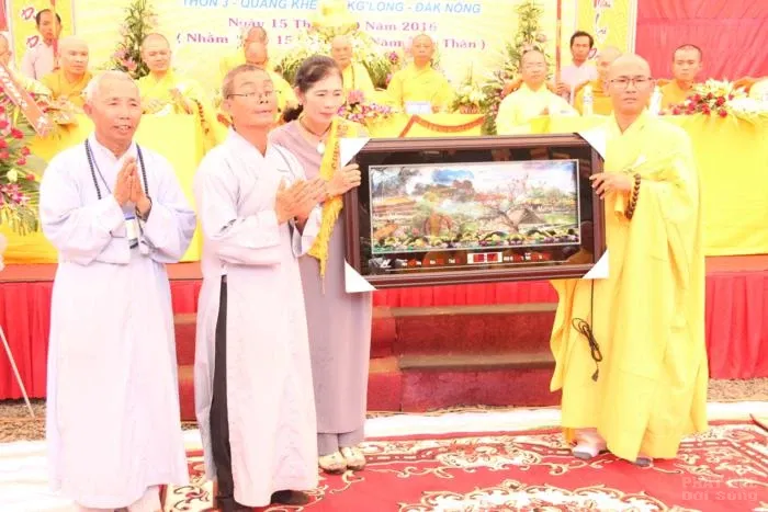 Chùm ảnh lễ bổ nhiệm trụ trì Chùa Bửu Lâm - Đăk Glong 15 Chùm ảnh lễ bổ nhiệm trụ trì Chùa Bửu Lâm - Đăk Glong image-1731919977930