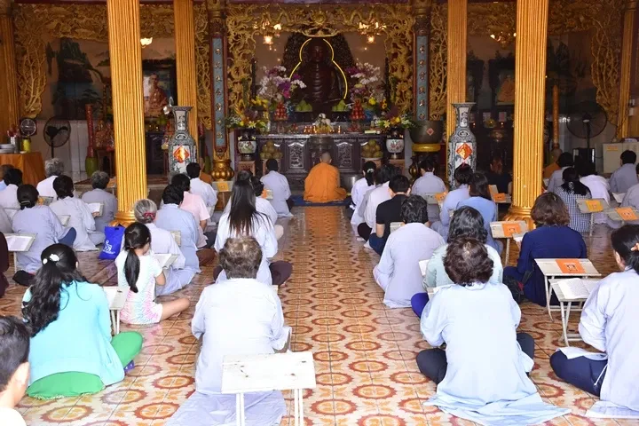 Chùm ảnh tịnh xá Lộc Uyển Q6 cúng rằm tháng giêng image-1731946152846