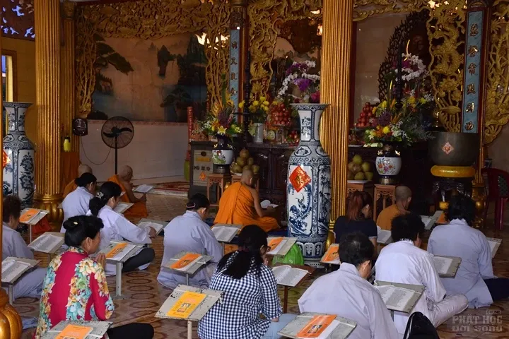 Chùm ảnh tịnh xá Lộc Uyển Q6 cúng rằm tháng giêng image-1731946155207