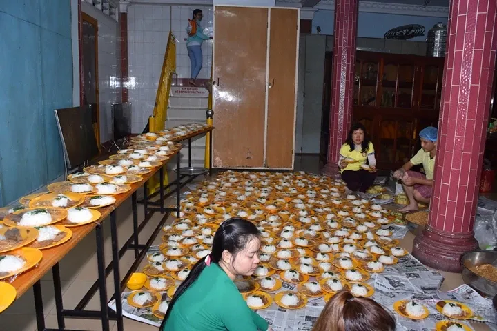 Chùm ảnh tịnh xá Lộc Uyển Q6 cúng rằm tháng giêng image-1731946157562