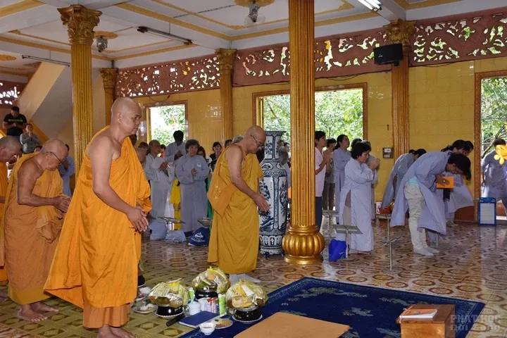 Chùm ảnh tịnh xá Lộc Uyển Q6 cúng rằm tháng giêng image-1731946161603