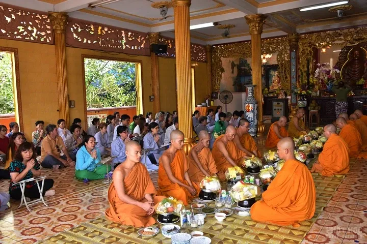 Chùm ảnh tịnh xá Lộc Uyển Q6 cúng rằm tháng giêng image-1731946163408