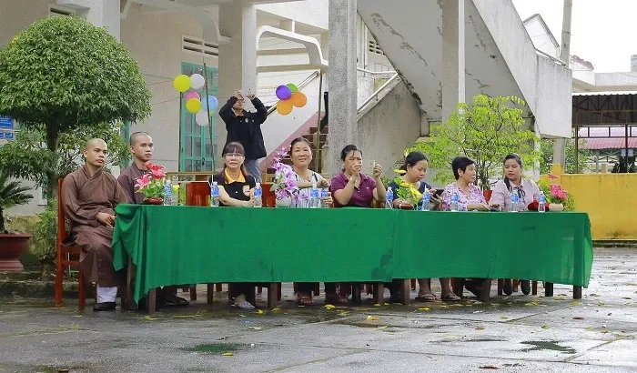 CLB Linh Sơn Thiện Nguyện tặng khuyến học mùa trung thu image-1731941373019