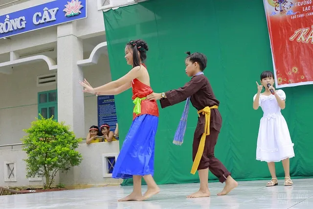 CLB Linh Sơn Thiện Nguyện tặng khuyến học mùa trung thu image-1731941376978