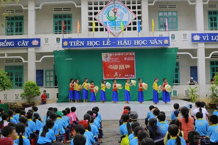 CLB Linh Sơn Thiện Nguyện tặng khuyến học mùa trung thu image-1731941378622