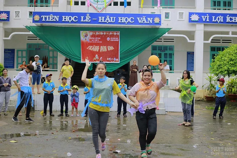 CLB Linh Sơn Thiện Nguyện tặng khuyến học mùa trung thu image-1731941381000