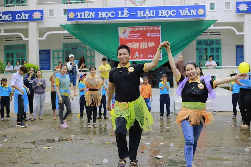 CLB Linh Sơn Thiện Nguyện tặng khuyến học mùa trung thu image-1731941381927