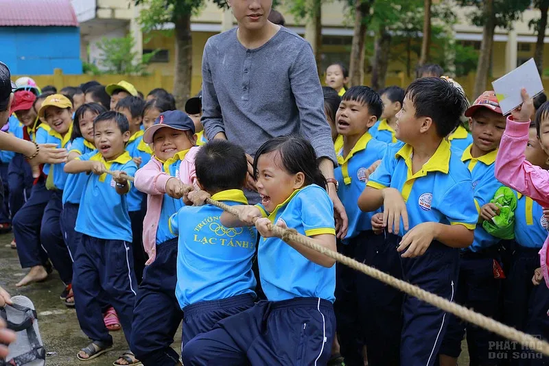 CLB Linh Sơn Thiện Nguyện tặng khuyến học mùa trung thu image-1731941383748