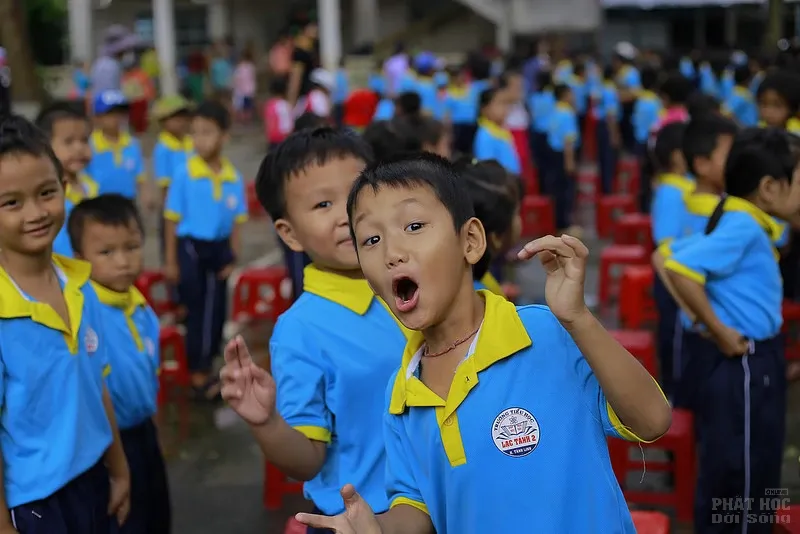 CLB Linh Sơn Thiện Nguyện tặng khuyến học mùa trung thu image-1731941385482
