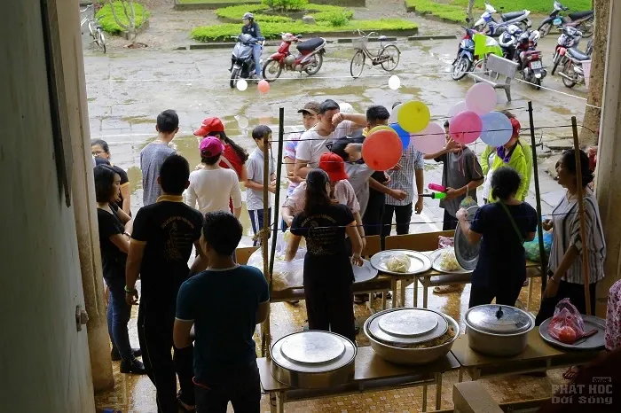 CLB Linh Sơn Thiện Nguyện tặng khuyến học mùa trung thu image-1731941387019