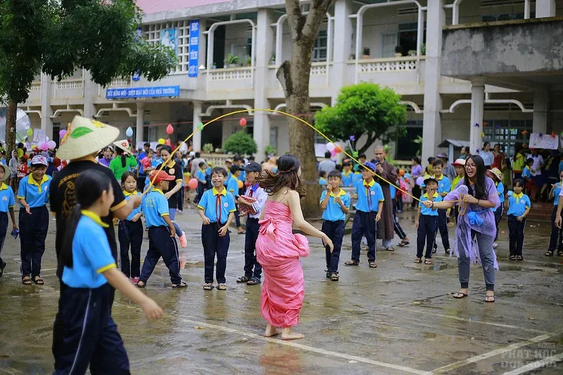 CLB Linh Sơn Thiện Nguyện tặng khuyến học mùa trung thu image-1731941387736