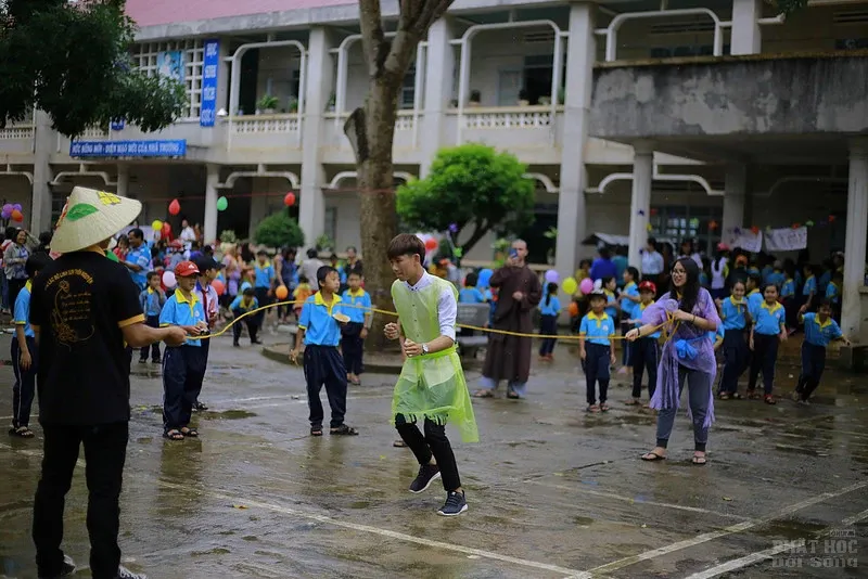 CLB Linh Sơn Thiện Nguyện tặng khuyến học mùa trung thu image-1731941388666