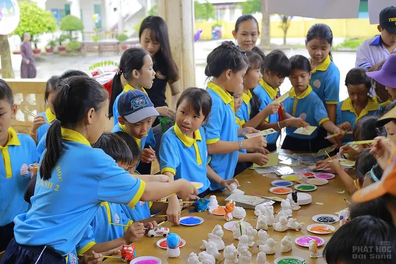 CLB Linh Sơn Thiện Nguyện tặng khuyến học mùa trung thu image-1731941389602