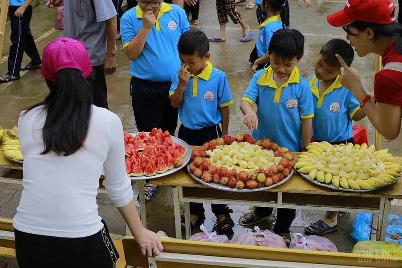 CLB Linh Sơn Thiện Nguyện tặng khuyến học mùa trung thu image-1731941391836