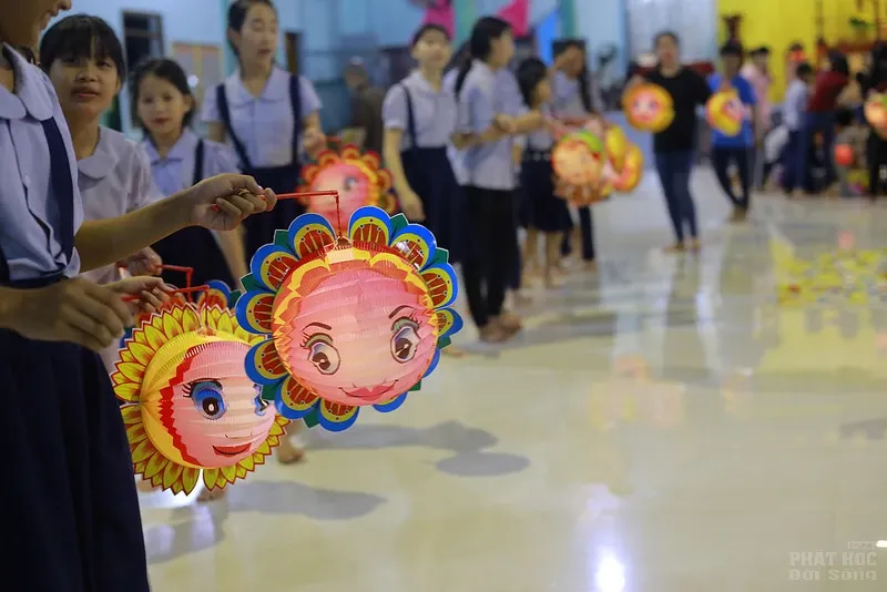 CLB Linh Sơn Thiện Nguyện tặng khuyến học mùa trung thu image-1731941393820