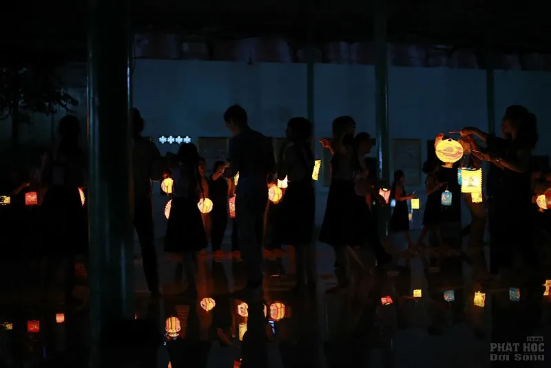 CLB Linh Sơn Thiện Nguyện tặng khuyến học mùa trung thu image-1731941395762