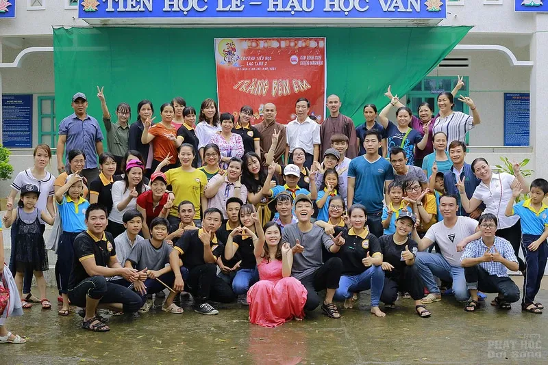 CLB Linh Sơn Thiện Nguyện tặng khuyến học mùa trung thu image-1731941398484