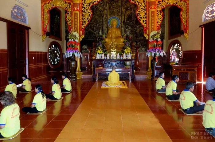 CLB Phật tử chùa Hoa Khai trong quán tâm tọa thiền tưởng nhớ Phật hoàng Trần Nhân Tông image-1731943824657