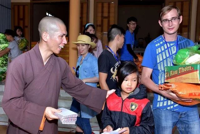 Clb Thiện Duyên tổ chức trung thu và phát quà từ thiện tại Cao Nguyên Clb Thiện Duyên tổ chức trung thu và phát quà từ thiện tại Cao Nguyên image-1731940932375