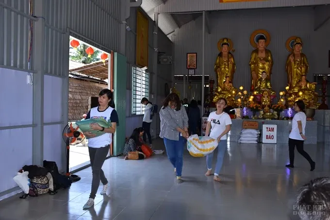 CLB Thiện Duyên tặng quà xuân tại Trà Vinh 8 CLB Thiện Duyên tặng quà xuân tại Trà Vinh image-1731943196032