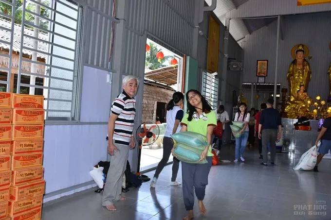 CLB Thiện Duyên tặng quà xuân tại Trà Vinh 9 CLB Thiện Duyên tặng quà xuân tại Trà Vinh image-1731943196772