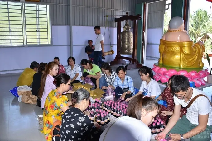 CLB Thiện Duyên tặng quà xuân tại Trà Vinh 11 CLB Thiện Duyên tặng quà xuân tại Trà Vinh image-1731943198230