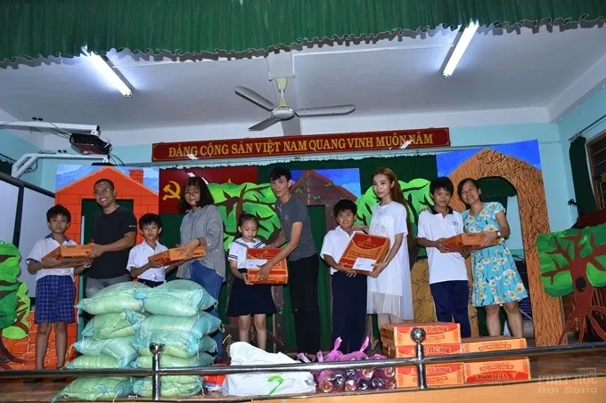 CLB Thiện Duyên tặng quà xuân tại Trà Vinh 24 CLB Thiện Duyên tặng quà xuân tại Trà Vinh image-1731943207930